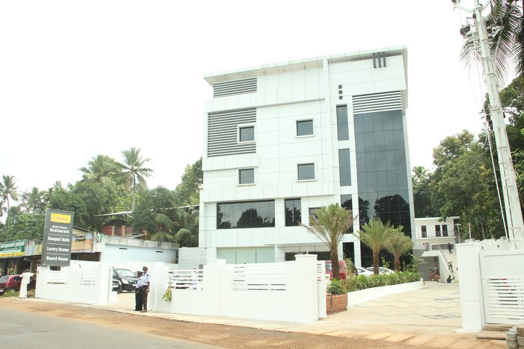 โรงแรม ฮิลล์ส พาร์ค Pathanamthitta ภายนอก รูปภาพ